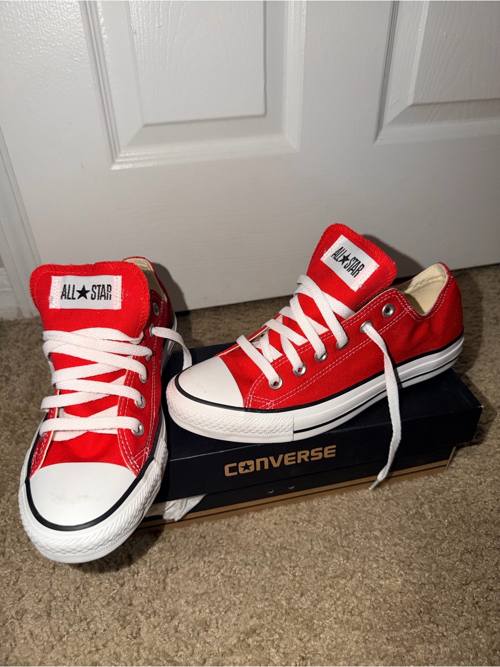 Converse Chuck Taylor All Star Low Top Red Sneakers Men 7 Women 9